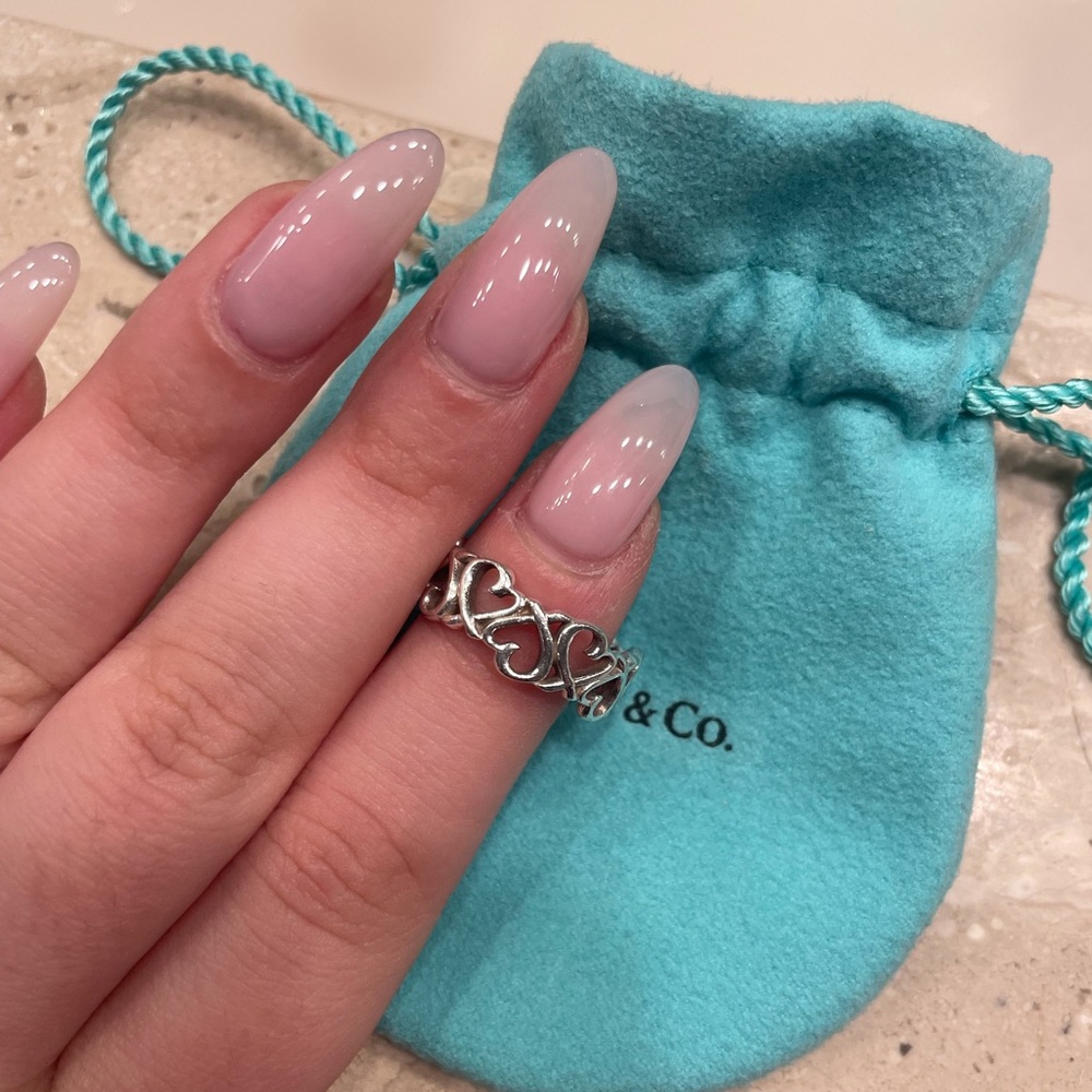 TIFFANY & CO HEART BAND/ RING